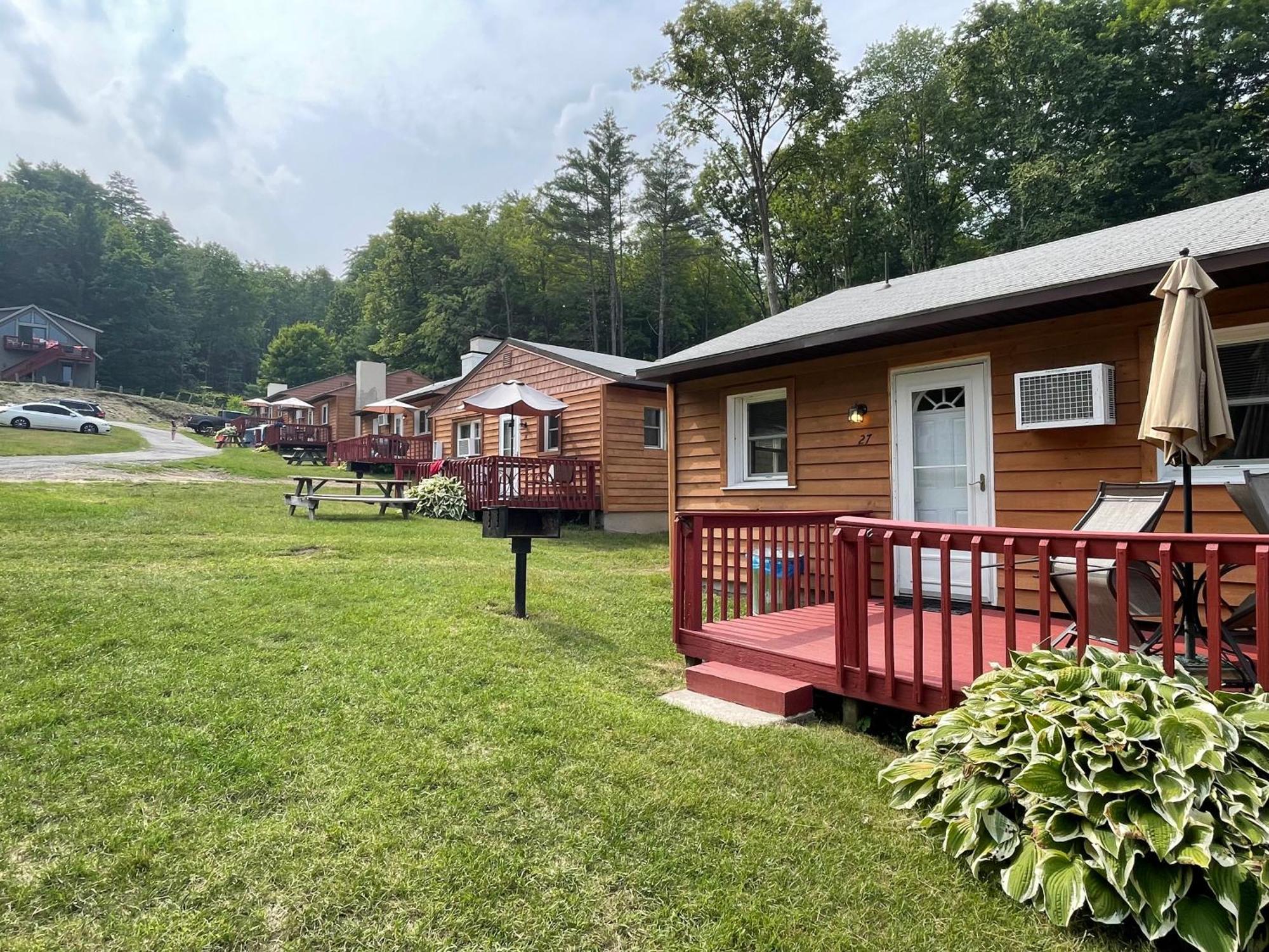 Hill View Motel And Cottages Lake George Exterior photo