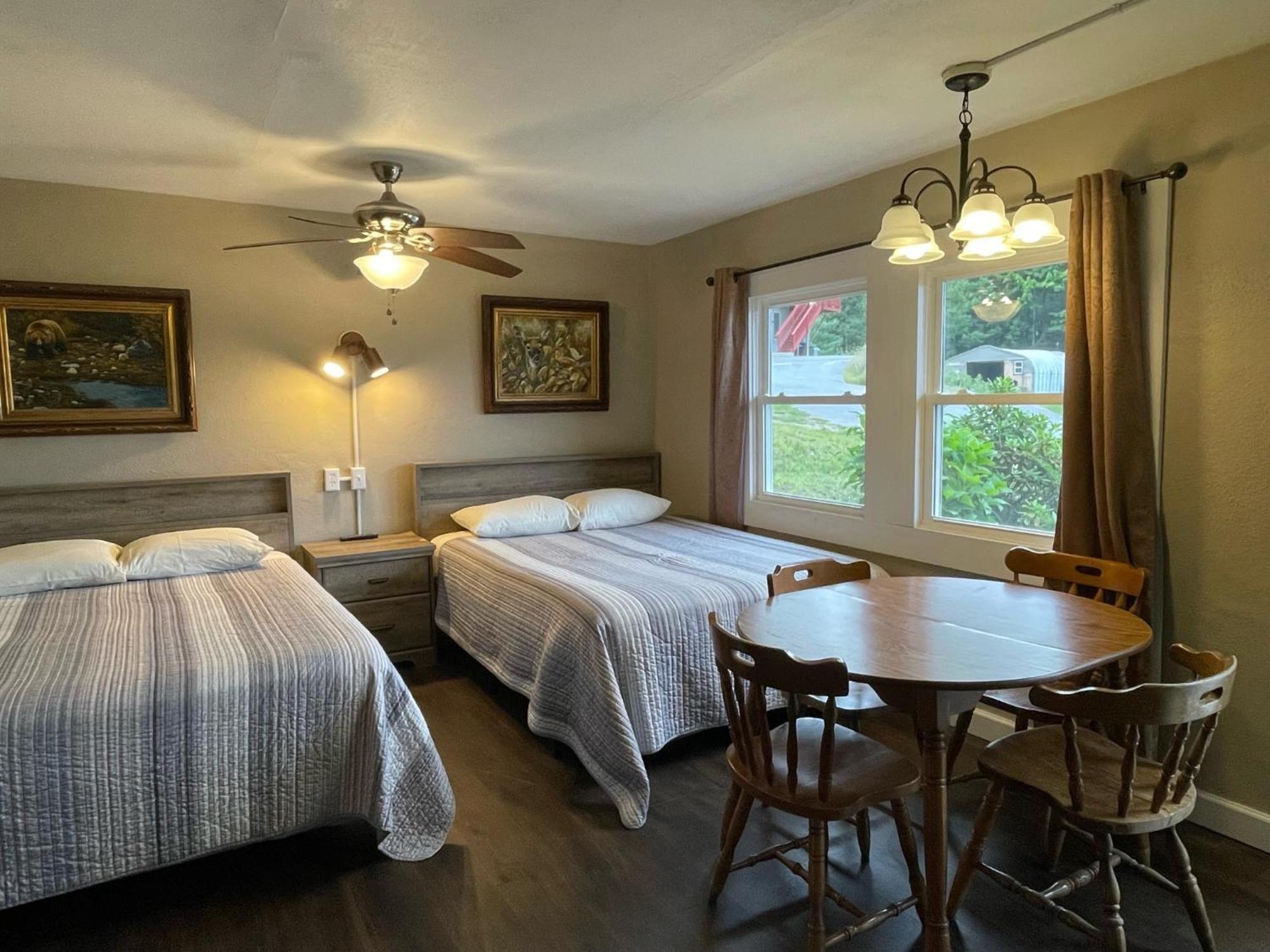 Hill View Motel And Cottages Lake George Room photo